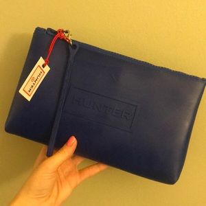 Hunter x Target large cosmetic wristlet - Blue